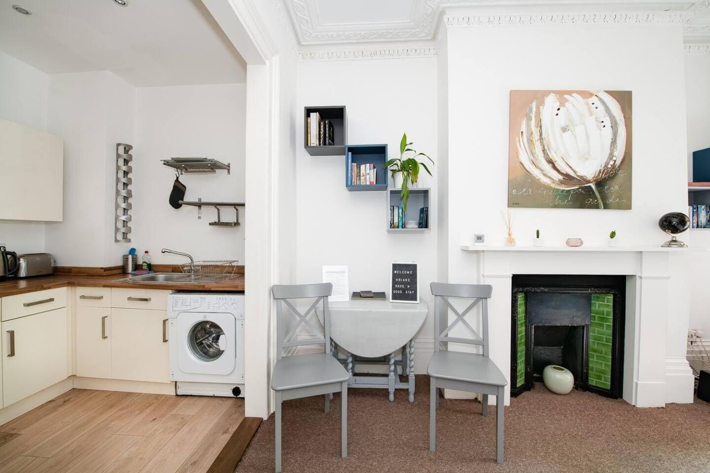 Family Friendly Flat Just Minutes From The Beach! Portsmouth Extérieur photo