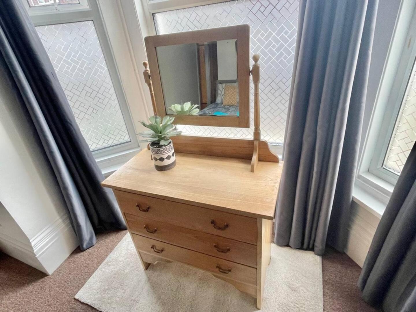 Family Friendly Flat Just Minutes From The Beach! Portsmouth Extérieur photo