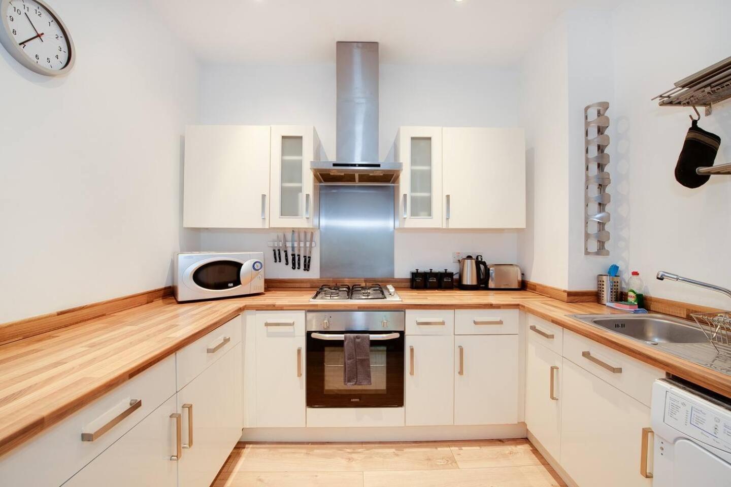 Family Friendly Flat Just Minutes From The Beach! Portsmouth Extérieur photo